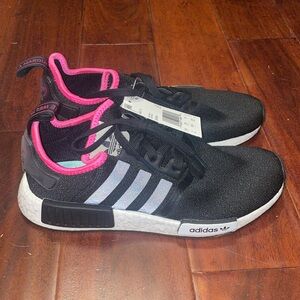 Adidas NMD R1 (black/white/shock pink)